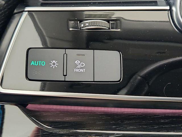 Photo of 2019 White Audi Q8