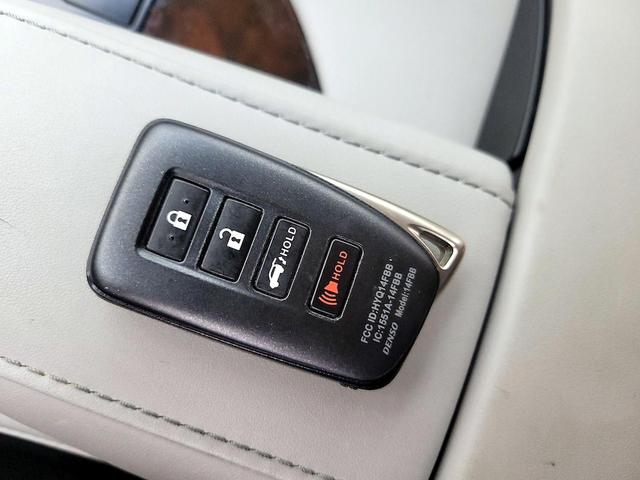 Photo of 2017 Gray Lexus RX 350