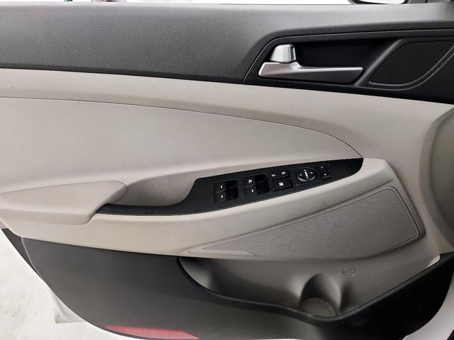Photo of 2018 White Hyundai TUCSON