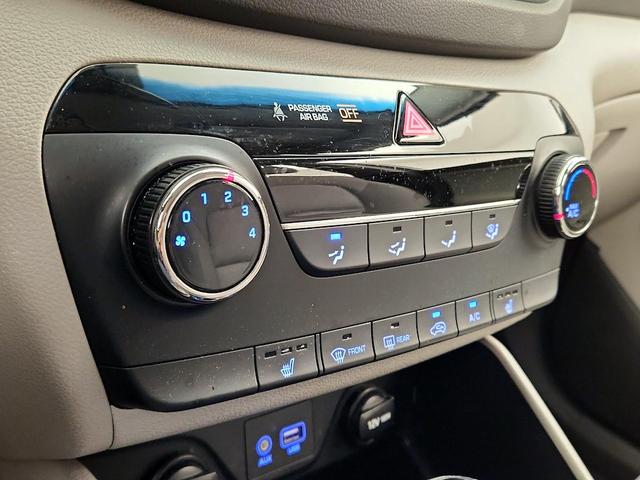 Photo of 2018 White Hyundai TUCSON