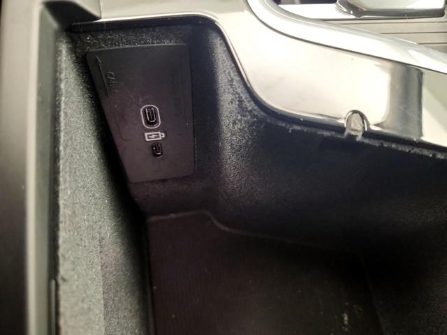 Photo of 2022 Pearl Volvo XC60