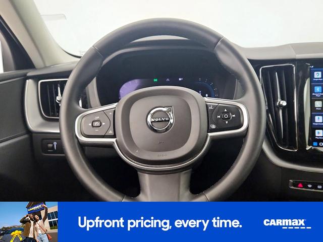 Photo of 2022 Pearl Volvo XC60