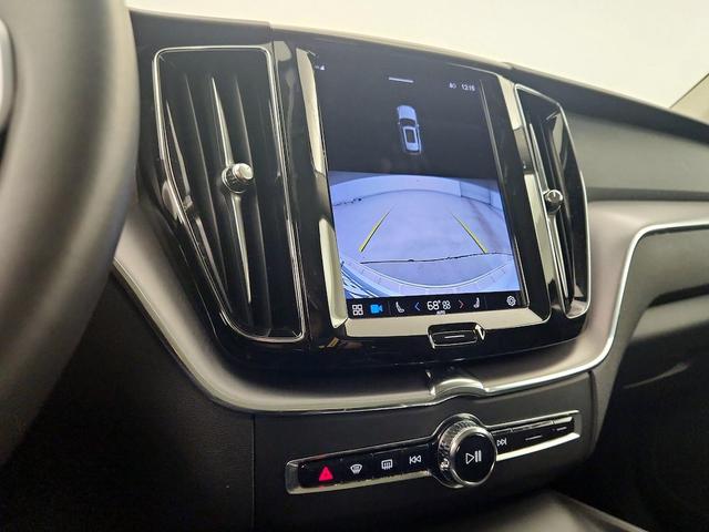 Photo of 2022 Pearl Volvo XC60