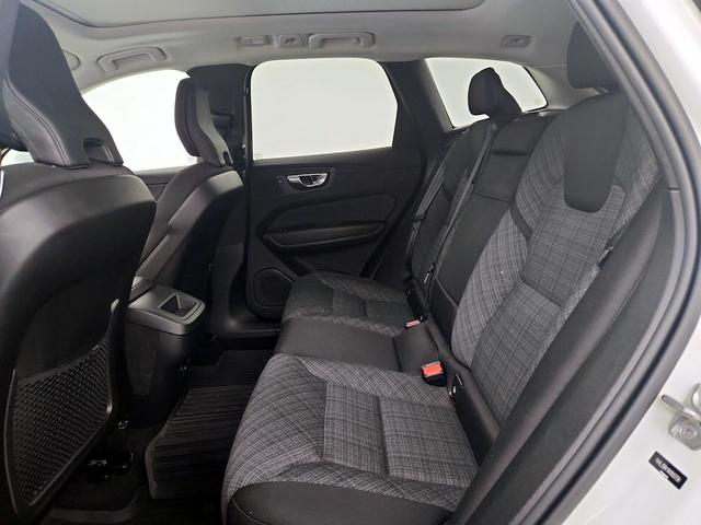 Photo of 2022 Pearl Volvo XC60