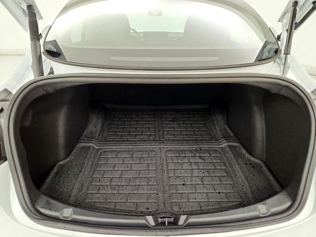 Photo of 2023 White Tesla Model 3