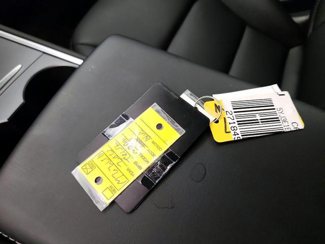 Photo of 2023 White Tesla Model 3