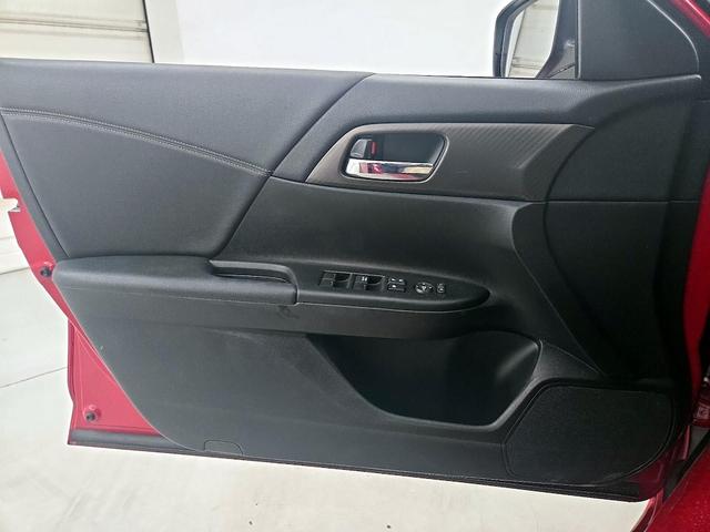 Photo of 2016 Red Honda Accord