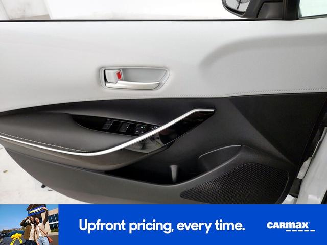 Photo of 2025 White Toyota Corolla Hatchback