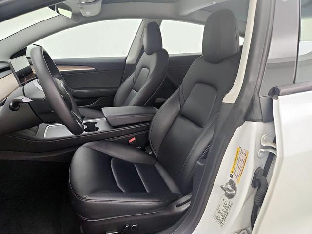 Photo of 2023 White Tesla Model 3