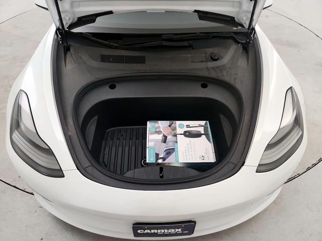 Photo of 2023 White Tesla Model 3