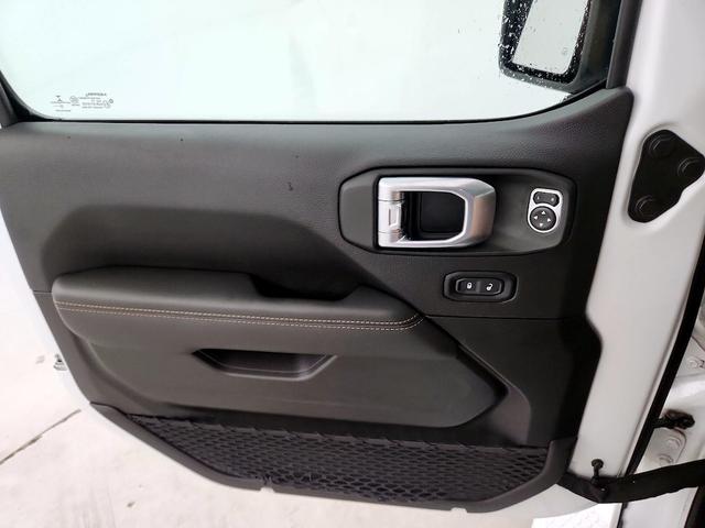 Photo of 2022 White Jeep Wrangler Unlimited 4xe