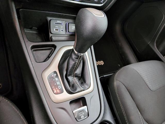 Photo of 2017 Silver Jeep Cherokee