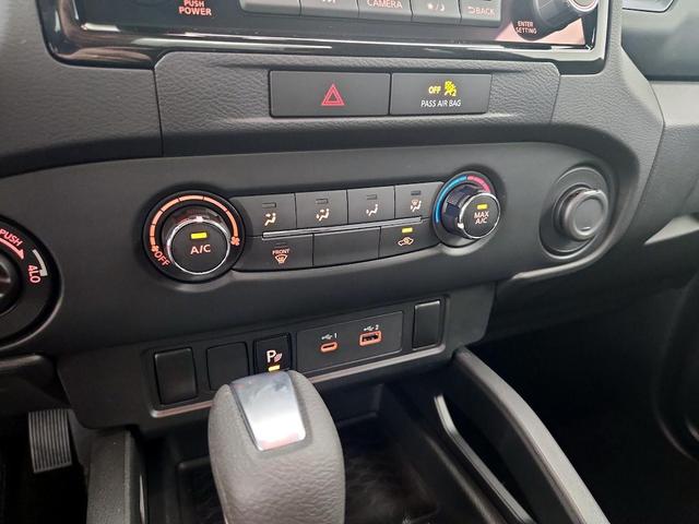 Photo of 2022 Gray Nissan Frontier