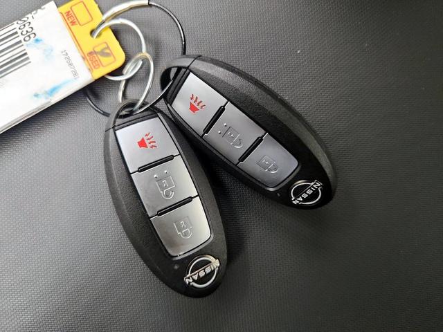 Photo of 2022 Gray Nissan Frontier