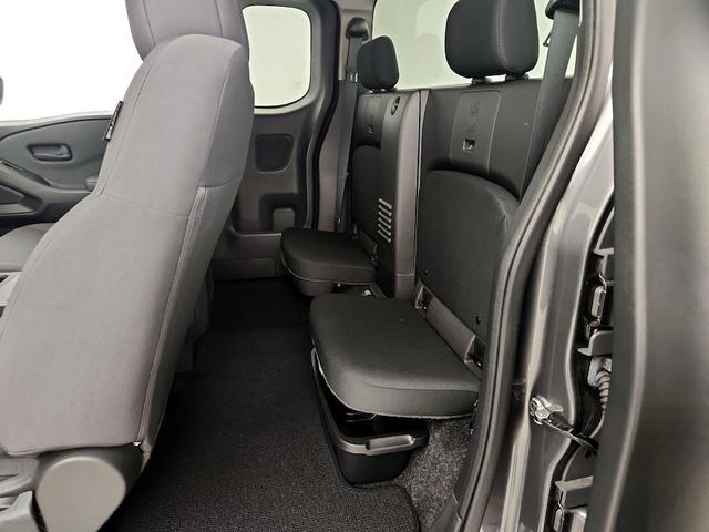 Photo of 2022 Gray Nissan Frontier