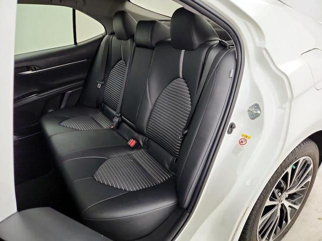 Photo of 2019 Pearl Toyota Camry