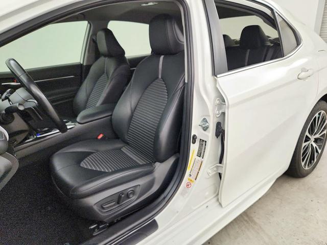 Photo of 2019 Pearl Toyota Camry
