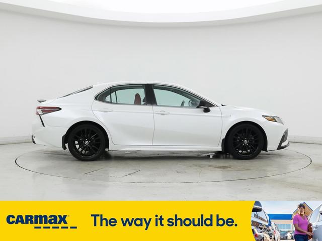 Photo of 2021 White Toyota Camry Hybrid