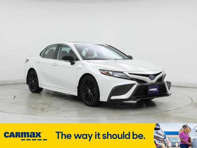Photo of 2021 White Toyota Camry Hybrid