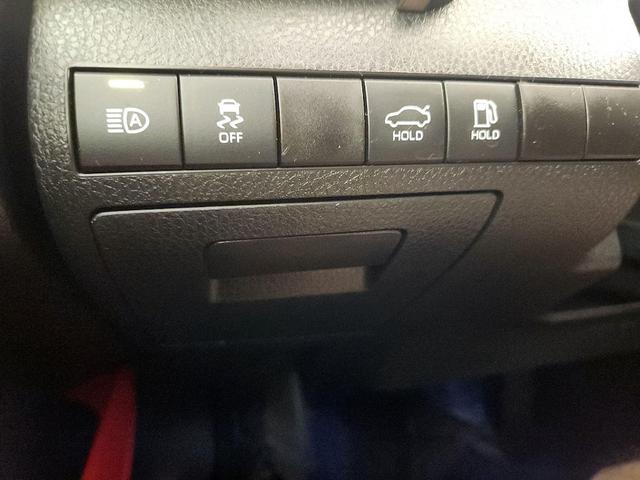 Photo of 2021 White Toyota Camry Hybrid