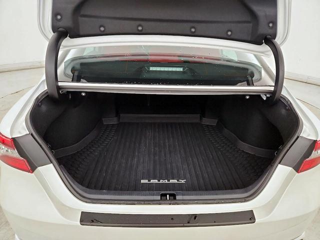 Photo of 2021 White Toyota Camry Hybrid
