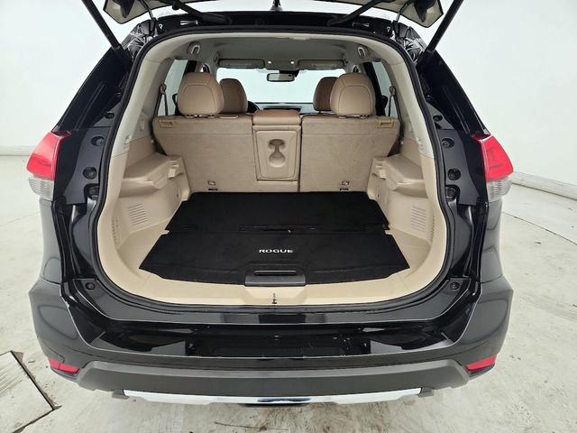 Photo of 2017 Black Nissan Rogue