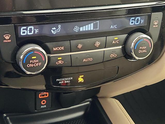 Photo of 2017 Black Nissan Rogue