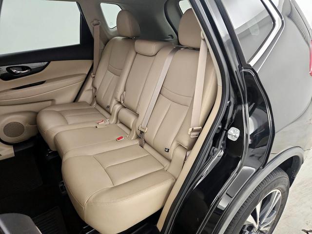 Photo of 2017 Black Nissan Rogue