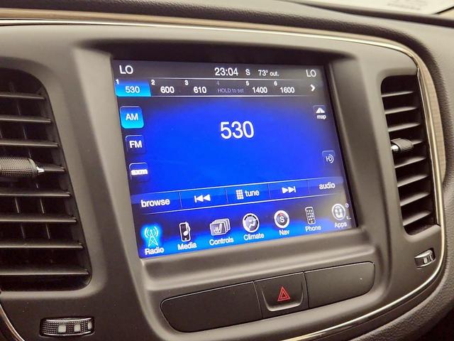 Photo of 2015 White Chrysler 200