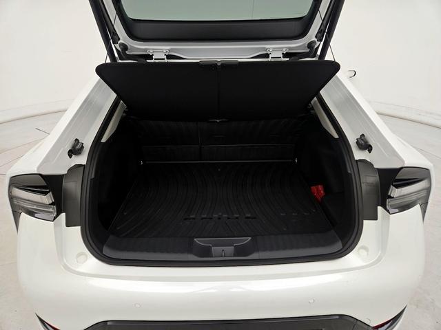 Photo of 2024 White Toyota Prius Prime