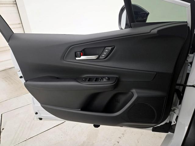 Photo of 2024 White Toyota Prius Prime
