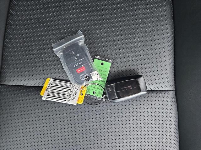 Photo of 2024 White Toyota Prius Prime