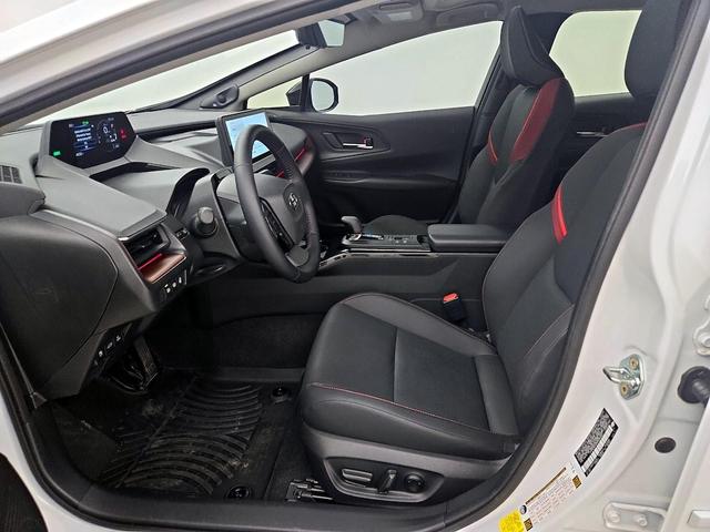 Photo of 2024 White Toyota Prius Prime