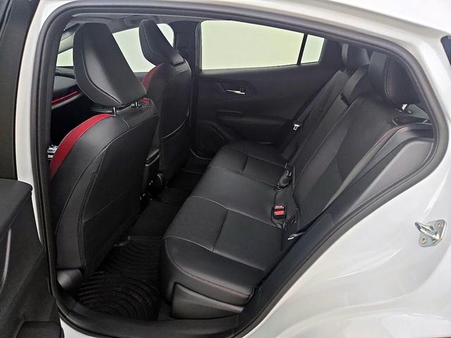 Photo of 2024 White Toyota Prius Prime