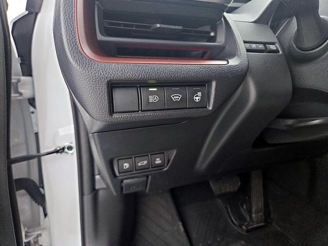 Photo of 2024 White Toyota Prius Prime