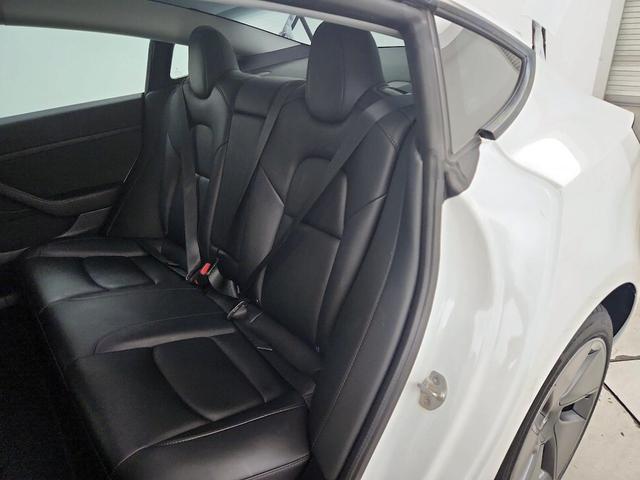 Photo of 2022 White Tesla Model 3
