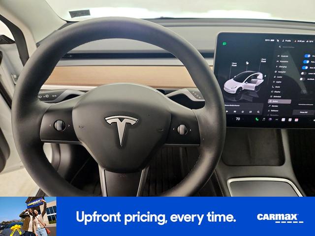 Photo of 2023 White Tesla Model 3