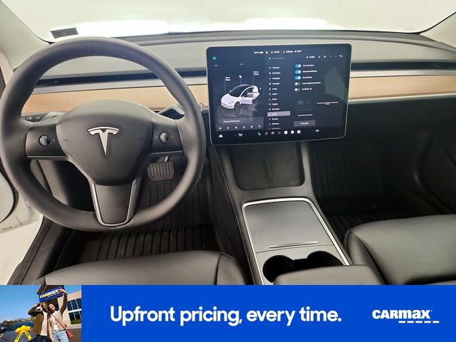 Photo of 2023 White Tesla Model 3
