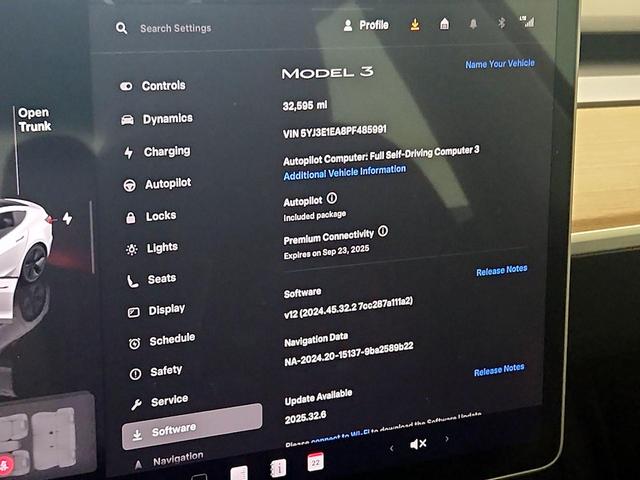 Photo of 2023 White Tesla Model 3