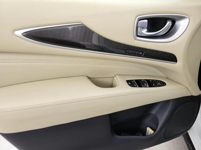 Photo of 2020 White INFINITI QX60