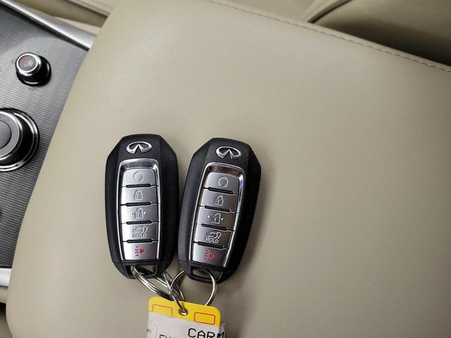 Photo of 2020 White INFINITI QX60