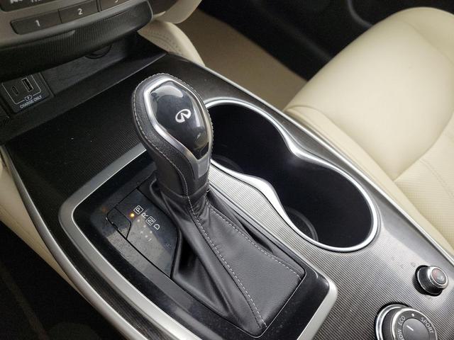 Photo of 2020 White INFINITI QX60