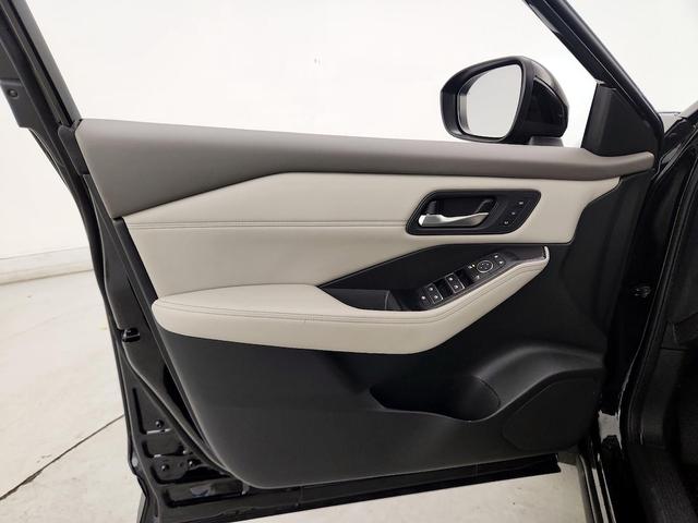 Photo of 2023 Black Nissan Rogue