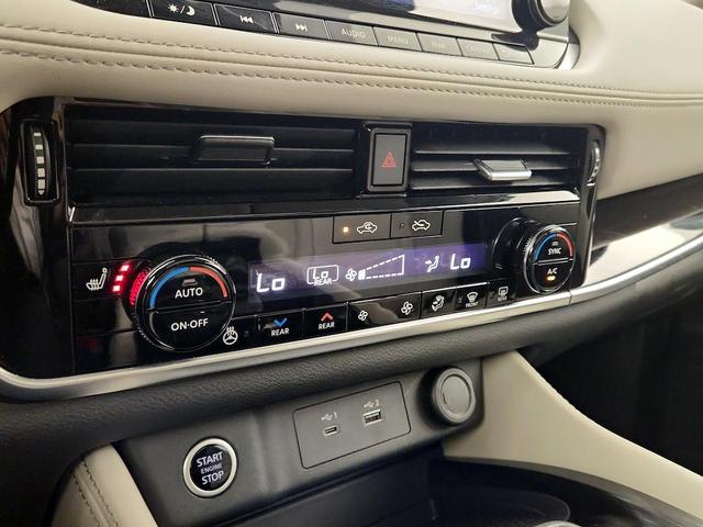 Photo of 2023 Black Nissan Rogue