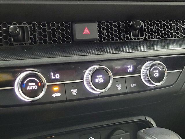 Photo of 2023 White Honda CR-V