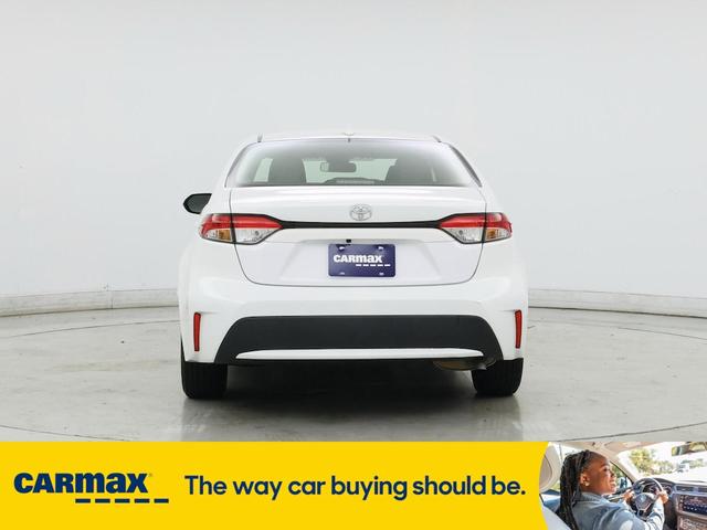 Photo of 2021 White Toyota Corolla