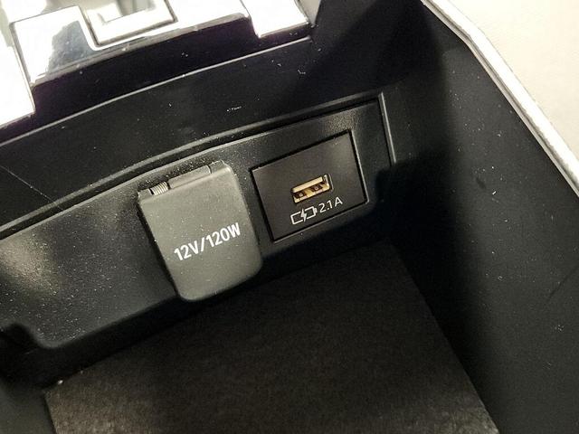 Photo of 2021 White Toyota Corolla