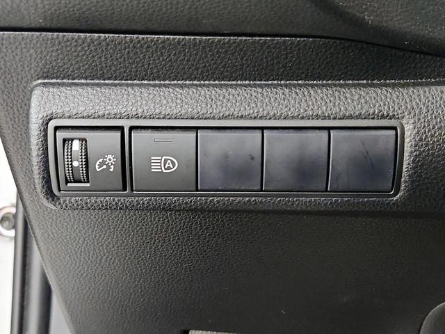 Photo of 2021 White Toyota Corolla