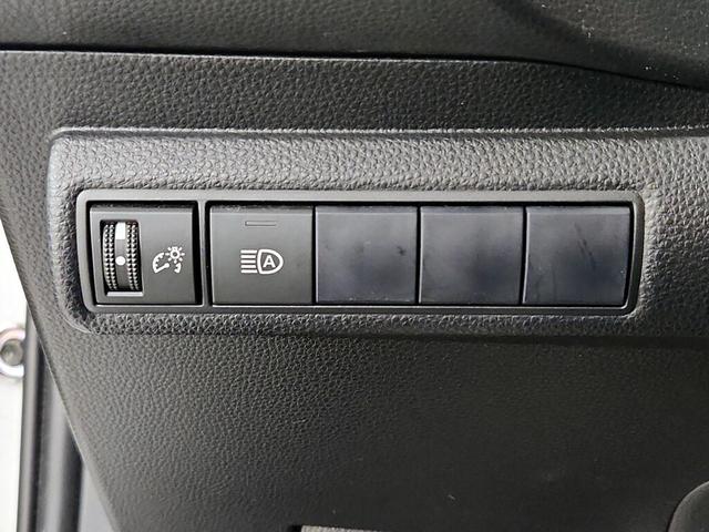 Photo of 2021 White Toyota Corolla
