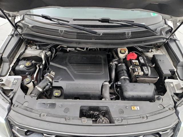 Photo of 2016 Silver Ford Explorer